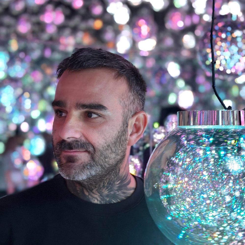 Portrait of Julien Jimenez, founder of MakerLedgr